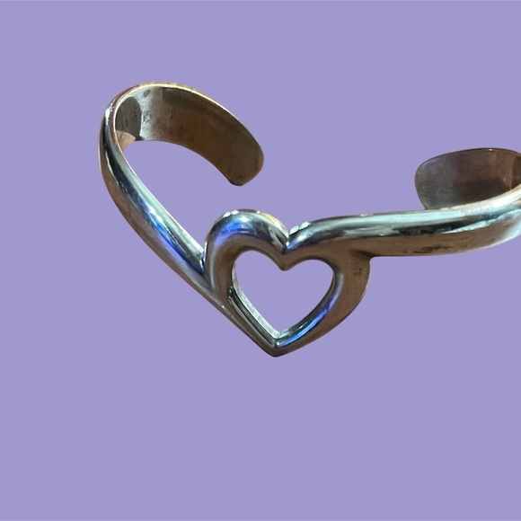JAMES AVERY RETIRED STERLING SILVER ABOUNDING HEART CUFF - Picture 3 of 3